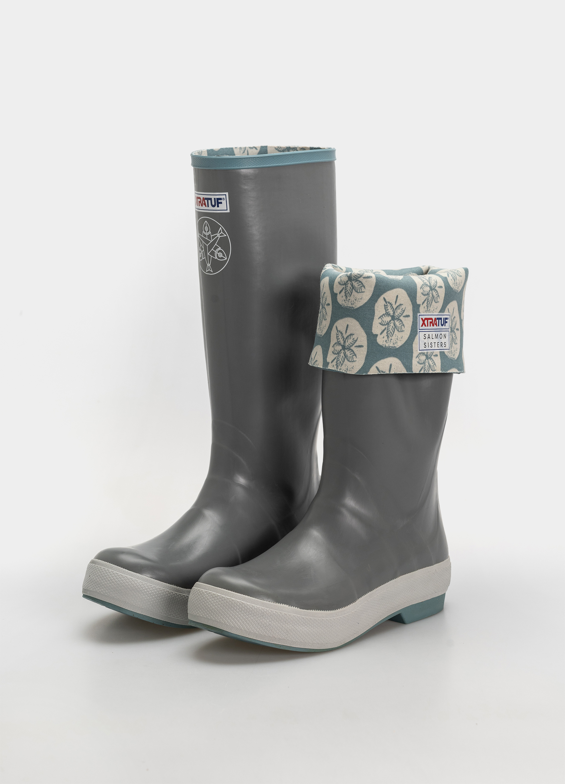Pantofi Xtratuf Salmon Sisters 15 Legacy Boot Wmn (grey sand dollar)