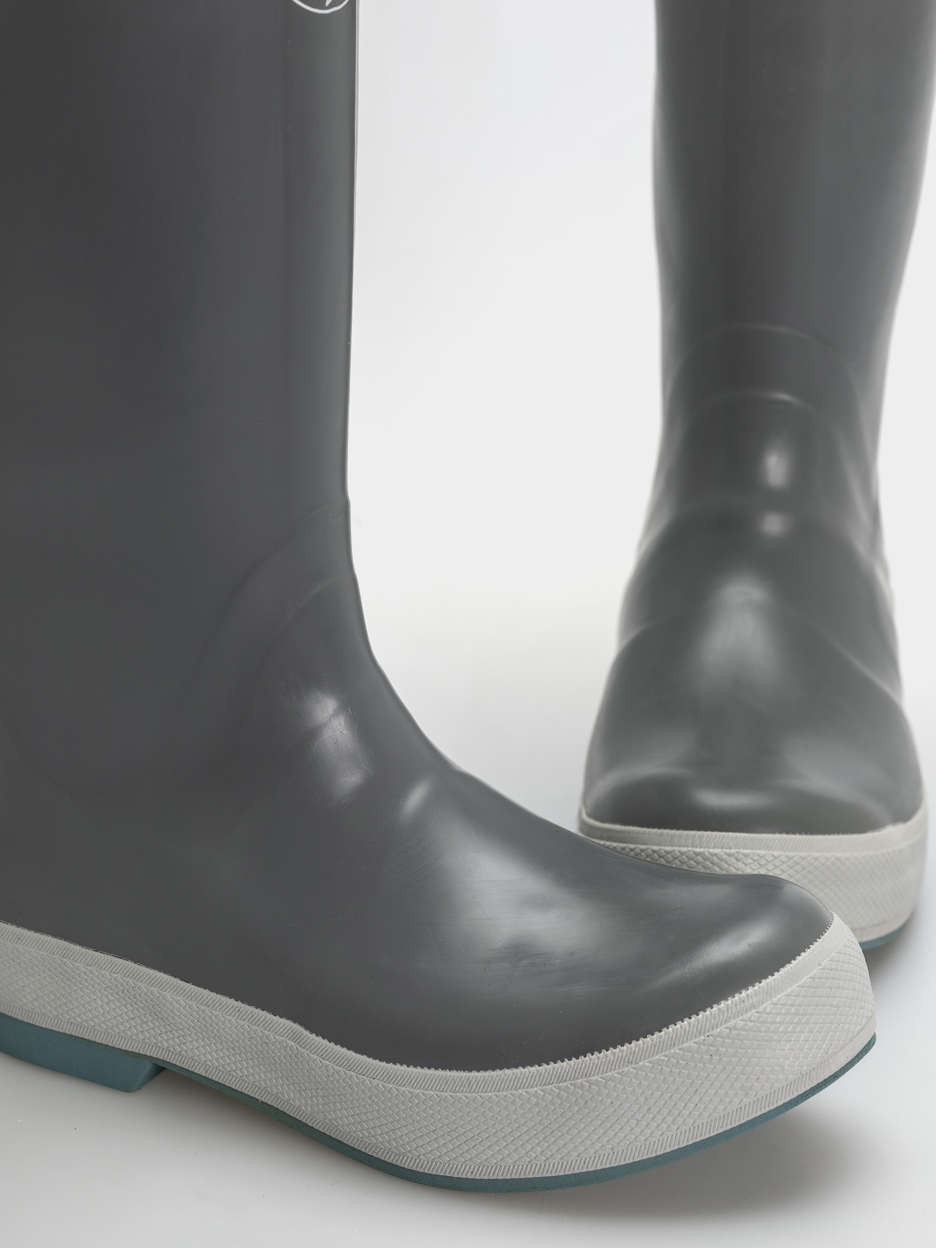 Pantofi Xtratuf Salmon Sisters 15 Legacy Boot Wmn (grey sand dollar)