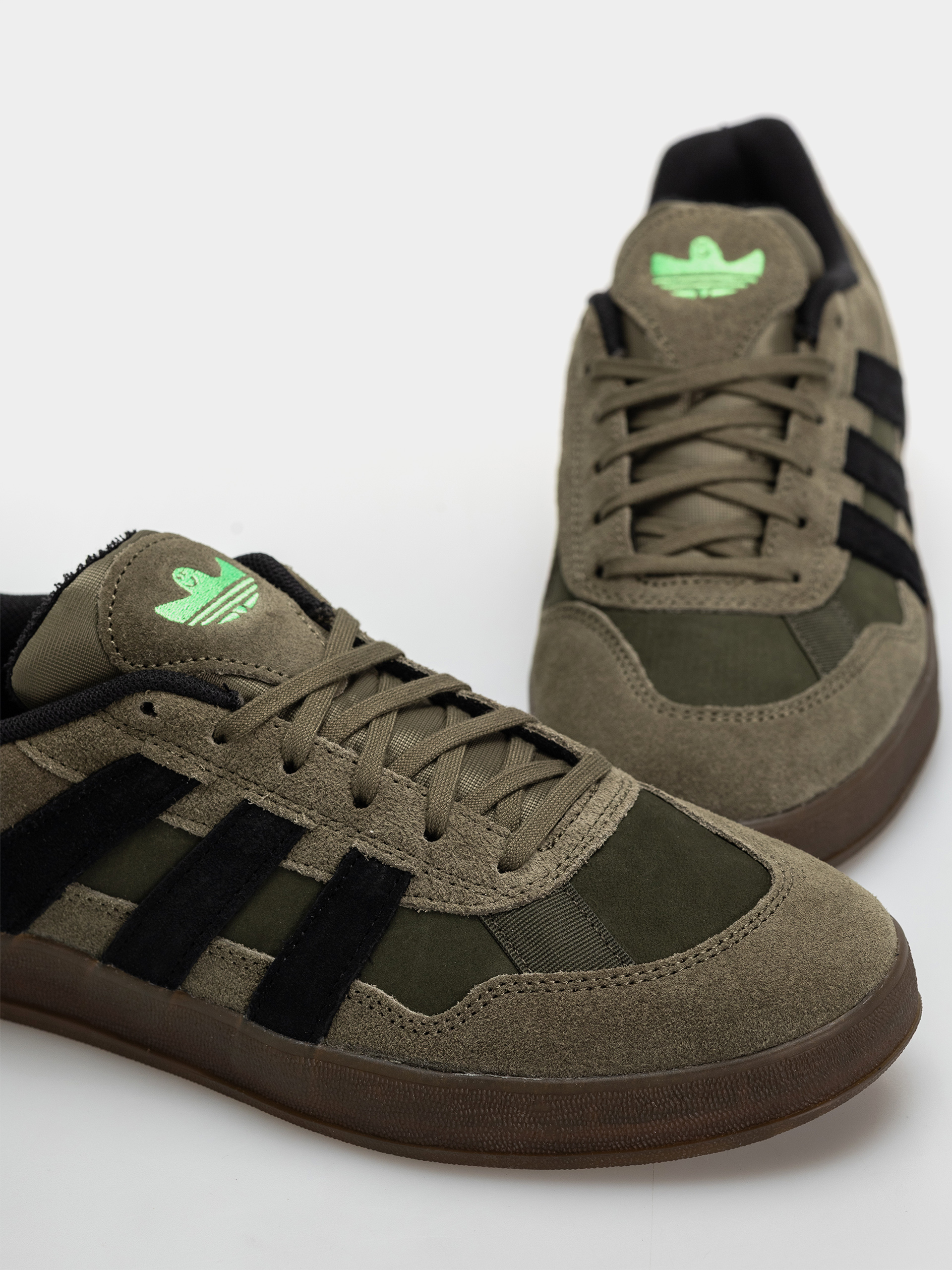 Pantofi adidas Aloha Super (olistr/cblack/gum5)