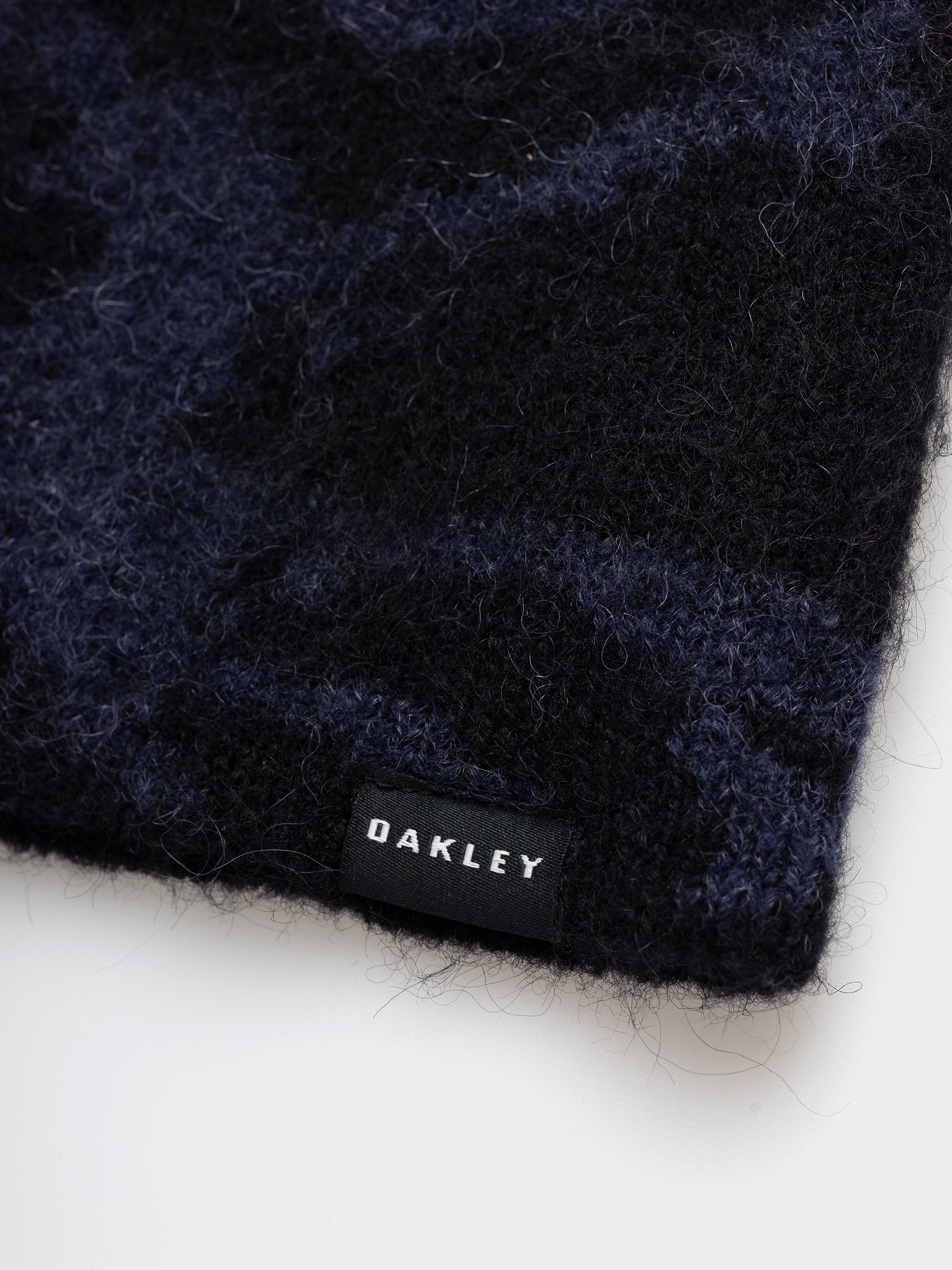 Căciulă Oakley Brushed Graphic (pitch black/graphite)