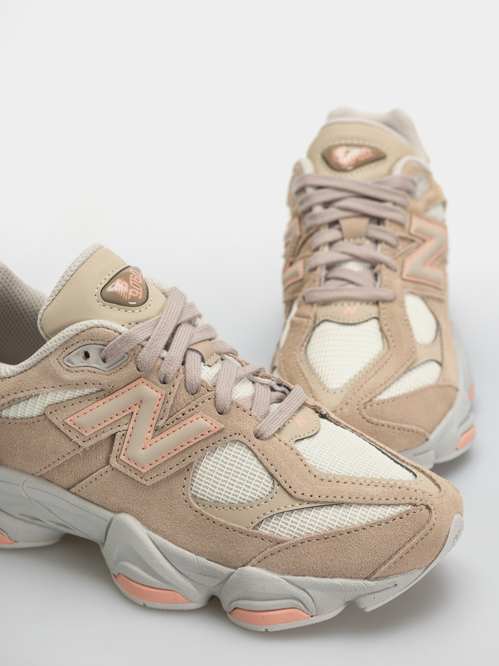 Pantofi New Balance 9060 JR (mindful grey/pink lemonade)