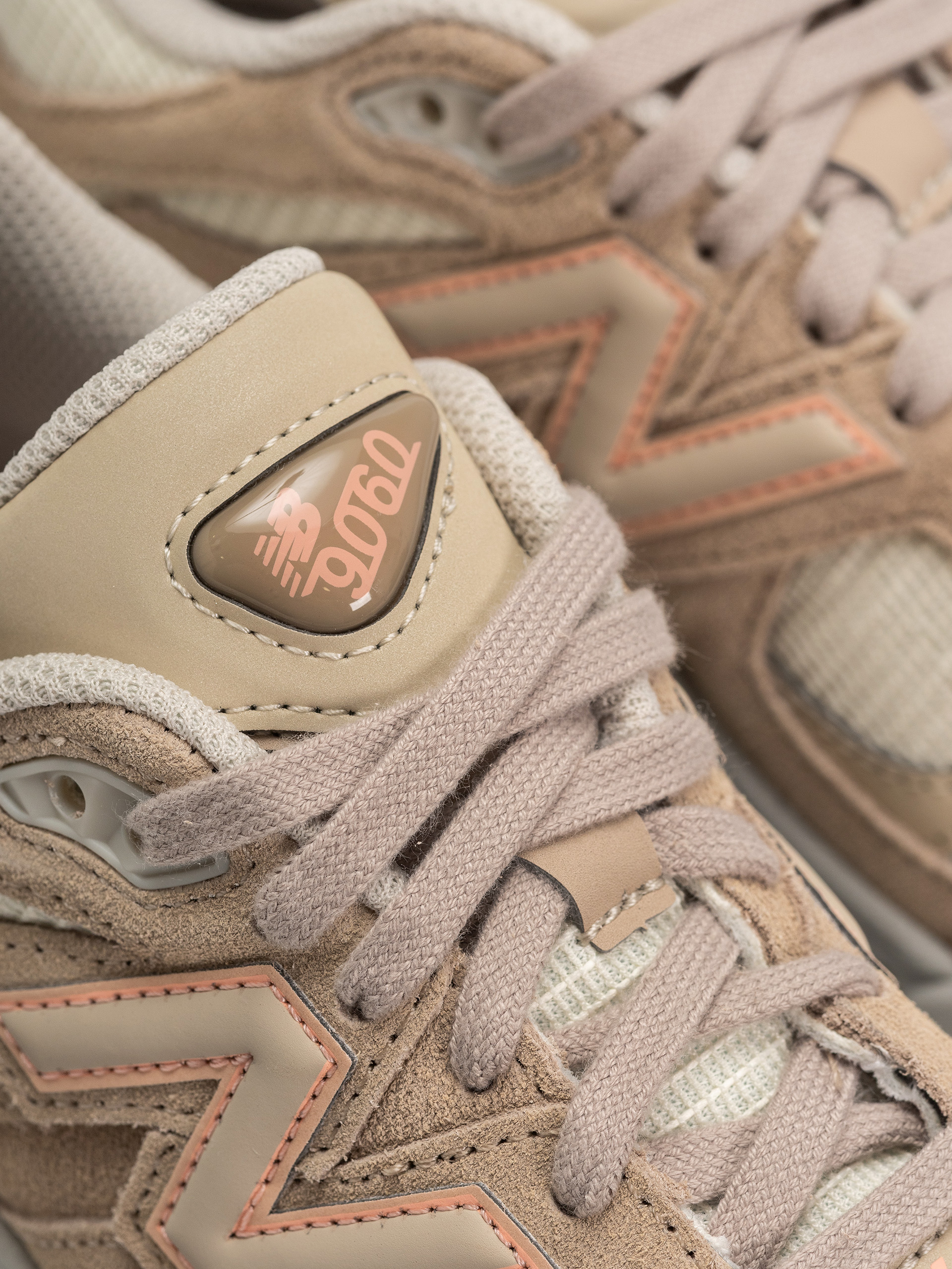 Pantofi New Balance 9060 JR (mindful grey/pink lemonade)