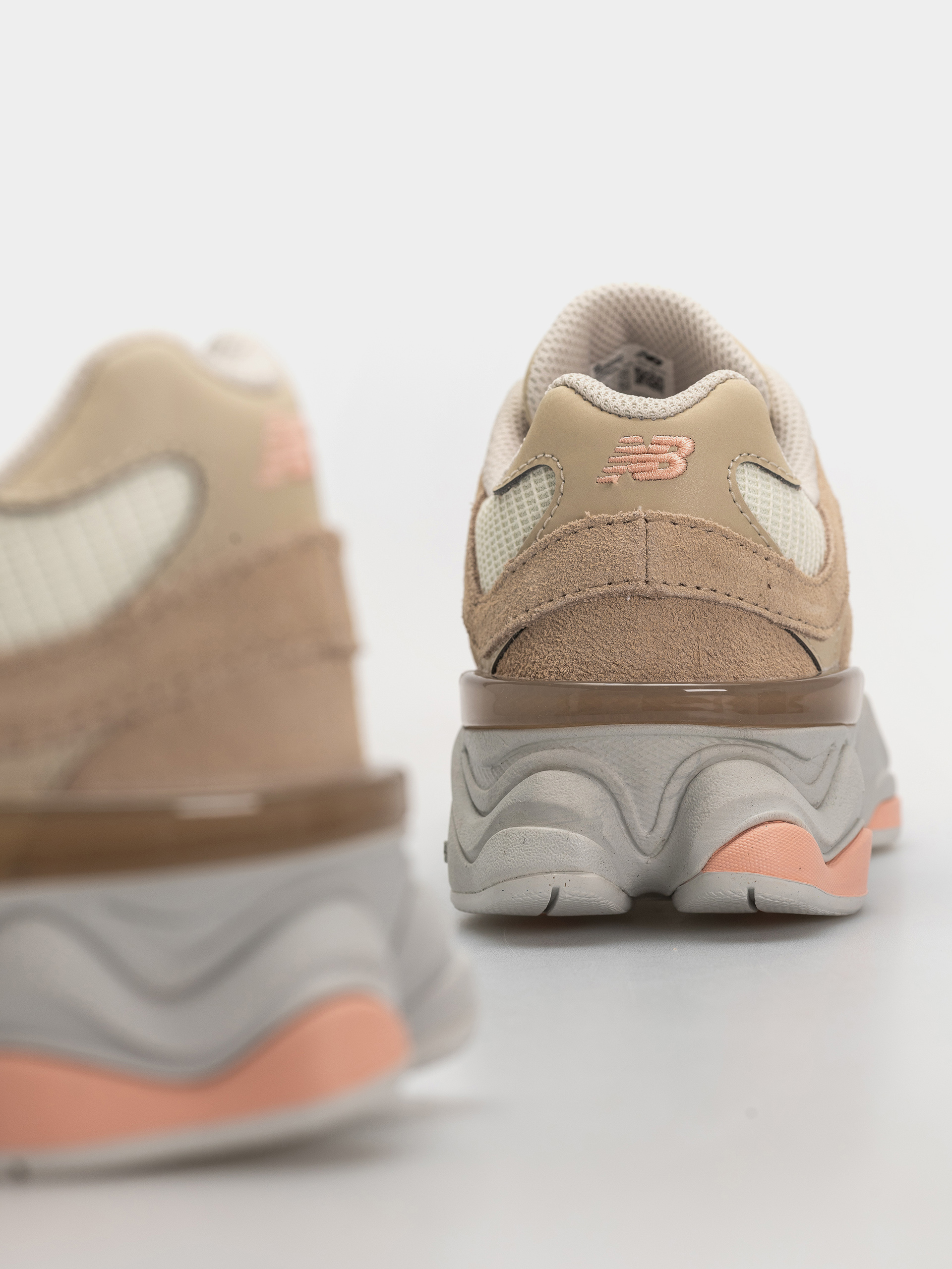 Pantofi New Balance 9060 JR (mindful grey/pink lemonade)
