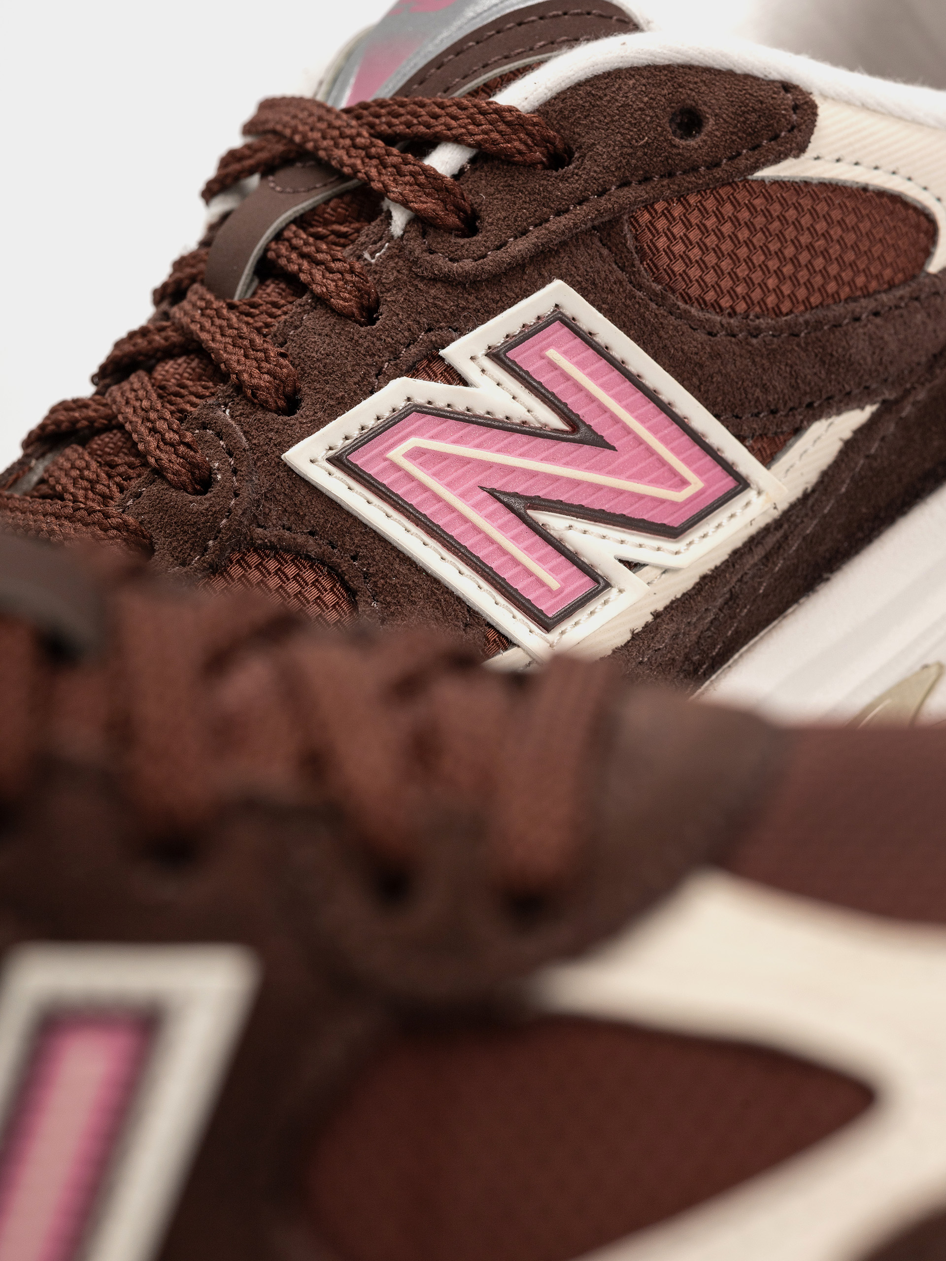 Pantofi New Balance 2010 (pumpernickel/pink eraser)